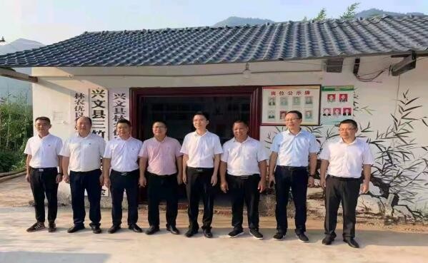 興文縣委副書記、代理縣長周明軍到蓮花鎮(zhèn)巨黃竹基地調(diào)研