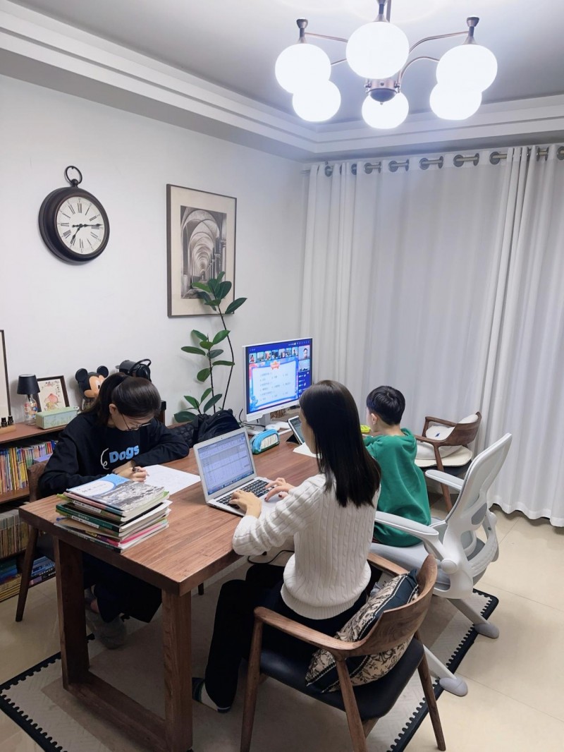 從&ldquo;網紅&rdquo;到&ldquo;長紅&rdquo;，泊逸書桌如何在小紅書火了一年？