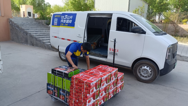 一顆西紅柿的&ldquo;山海之旅&rdquo;：德邦快遞啟動(dòng)&ldquo;疆果下天山&rdquo;項(xiàng)目，護(hù)航&ldquo;疆品出疆&rdquo;